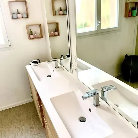 De Villa, Avec Piscine Confort, 2km De La Plage. Ferienhaus La Seyne-sur-Mer
